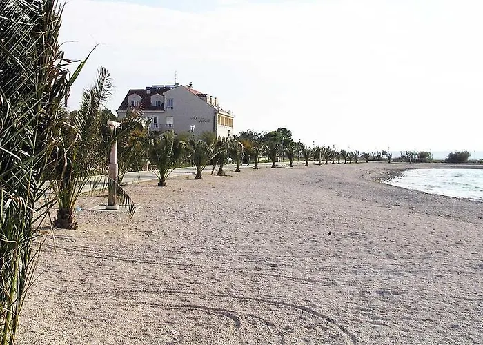 Riva Povljana